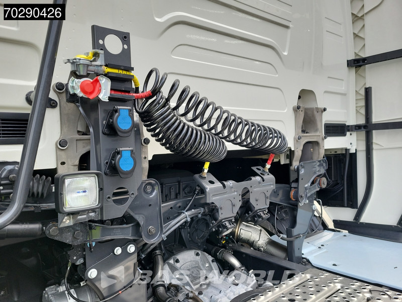 Scania S500 4X2 NEW! Full-Air Retarder Leder 2x Tanks ACC Standklima - Влекач: снимка 5 Scania S500 4X2 NEW! Full-Air Retarder Leder 2x Tanks ACC Standklima - Влекач: снимка 5