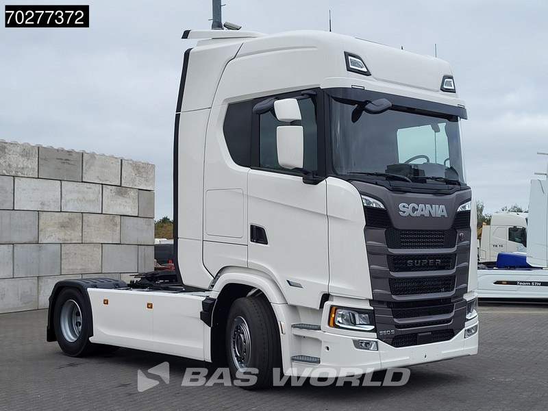 Scania S560 4X2 NEW! Retarder Full-Air 2xTanks Leder Standklima Navi ACC LED - Влекач: снимка 3 Scania S560 4X2 NEW! Retarder Full-Air 2xTanks Leder Standklima Navi ACC LED - Влекач: снимка 3