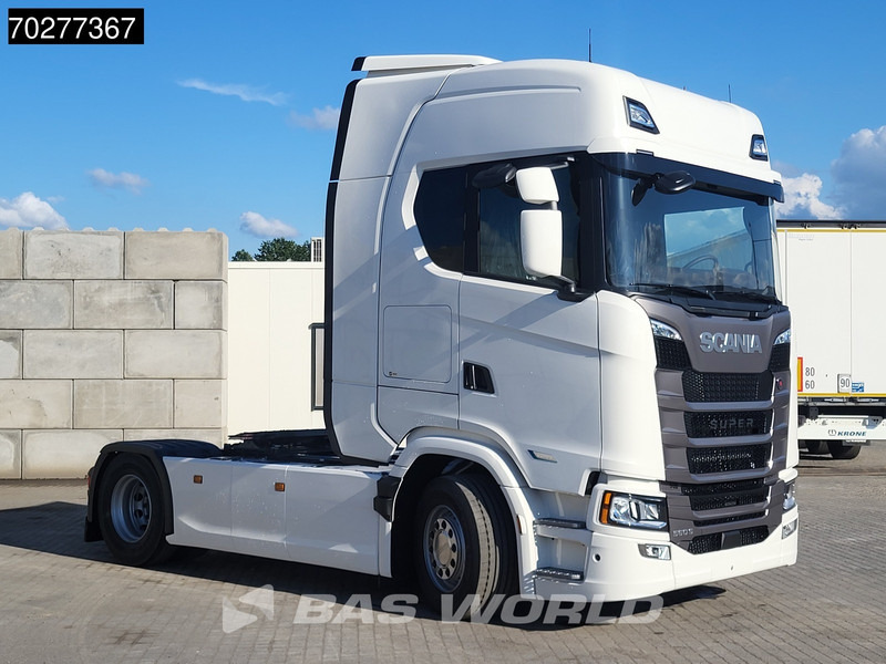 Scania S560 4X2 NEW! Retarder Full-Air 2xTanks Leder Standklima Navi ACC LED - Влекач: снимка 3 Scania S560 4X2 NEW! Retarder Full-Air 2xTanks Leder Standklima Navi ACC LED - Влекач: снимка 3