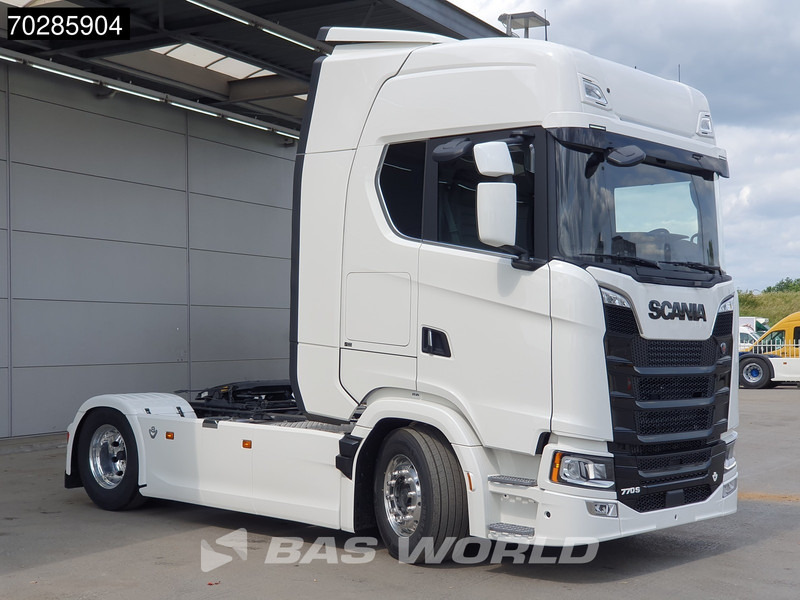 Scania S770 4X2 Full-Air Retarder 2x Tanks Standklima Alcoa's Leather - Влекач: снимка 3 Scania S770 4X2 Full-Air Retarder 2x Tanks Standklima Alcoa's Leather - Влекач: снимка 3