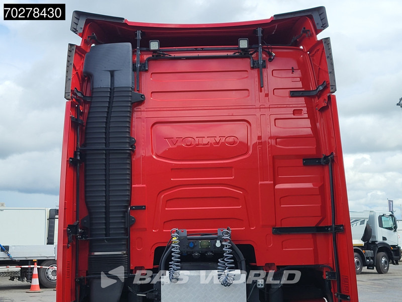 Volvo FH16 750 FH16 6X2 Special-Interior Full-Air Work-Remote Dynamic Steering Alcoa ACC Xenon - Влекач: снимка 5 Volvo FH16 750 FH16 6X2 Special-Interior Full-Air Work-Remote Dynamic Steering Alcoa ACC Xenon - Влекач: снимка 5