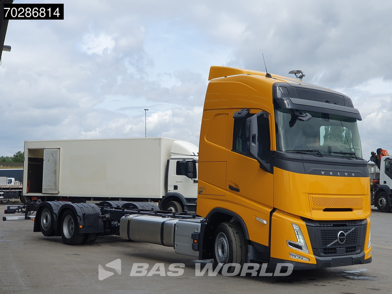 Volvo FH 460 6X2 NEW chassis! Full air Suspension Lift-Axle Navi ACC LED Euro 6 - Шаси кабина: снимка 3 Volvo FH 460 6X2 NEW chassis! Full air Suspension Lift-Axle Navi ACC LED Euro 6 - Шаси кабина: снимка 3