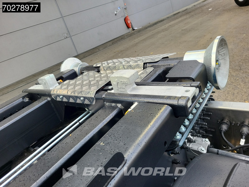 Лизинг на Volvo FH 540 8X4 NEW! HYVA 30-62 Heavy-Duty Lift-Steering Axle Retarder Euro 6 Volvo FH 540 8X4 NEW! HYVA 30-62 Heavy-Duty Lift-Steering Axle Retarder Euro 6: снимка 16 Лизинг на Volvo FH 540 8X4 NEW! HYVA 30-62 Heavy-Duty Lift-Steering Axle Retarder Euro 6 Volvo FH 540 8X4 NEW! HYVA 30-62 Heavy-Duty Lift-Steering Axle Retarder Euro 6: снимка 16