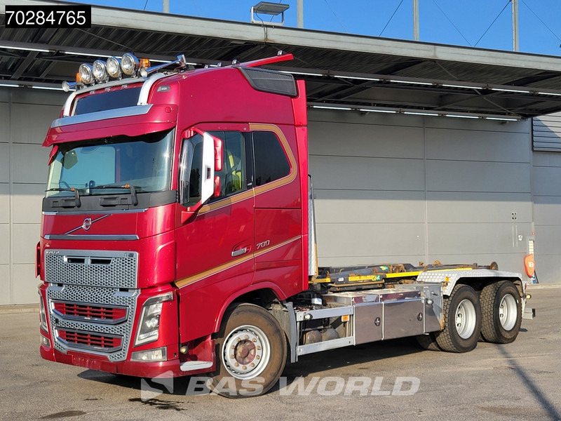 Volvo FH16 700 FH16 6X4 Full Air 20t Hook Xenon Euro 5 - Мултилифт с кука камион: снимка 2 Volvo FH16 700 FH16 6X4 Full Air 20t Hook Xenon Euro 5 - Мултилифт с кука камион: снимка 2