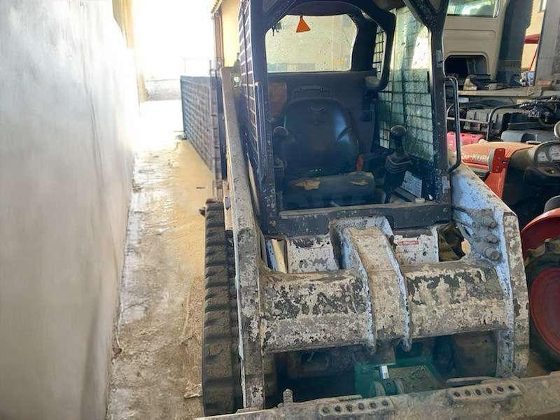 Bobcat T140 - Мини челен товарач: снимка 1 Bobcat T140 - Мини челен товарач: снимка 1