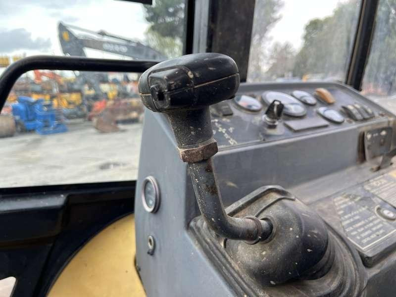 Багер-товарач Caterpillar 428C: снимка 42 Багер-товарач Caterpillar 428C: снимка 42