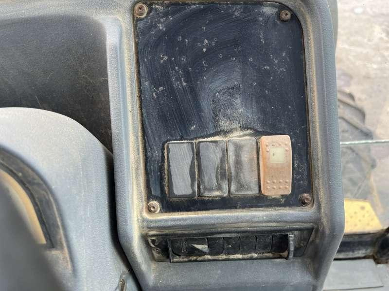 Багер-товарач Caterpillar 428C: снимка 39 Багер-товарач Caterpillar 428C: снимка 39