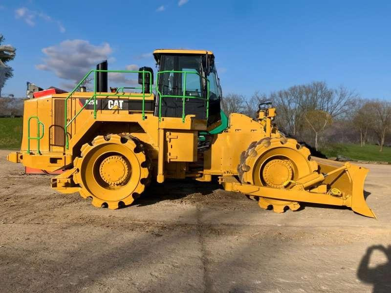 Caterpillar 825H - Компактор: снимка 2 Caterpillar 825H - Компактор: снимка 2