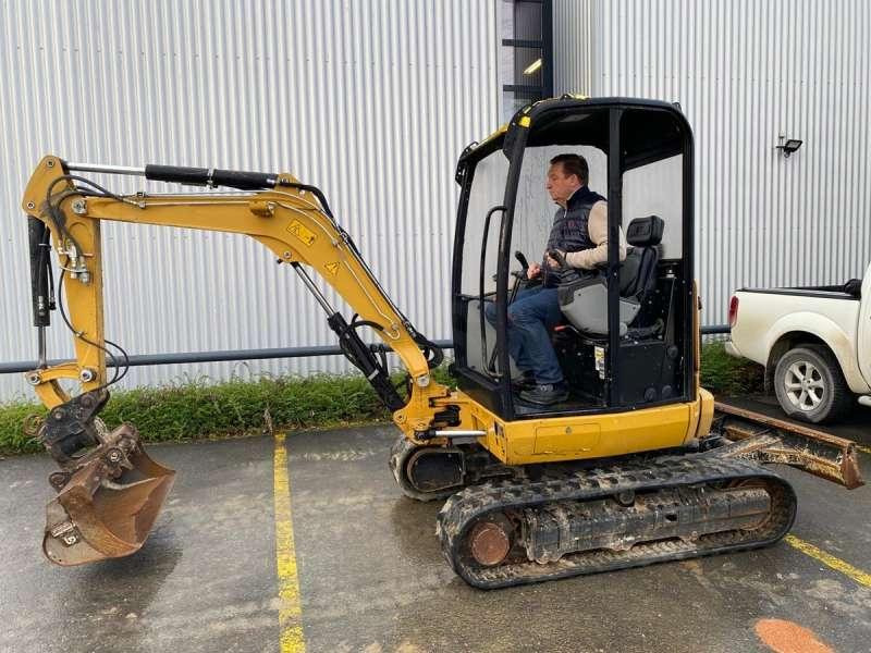 Caterpillar CANOPY 302.7DCR MACHINE SUISSE - Мини багер: снимка 2 Caterpillar CANOPY 302.7DCR MACHINE SUISSE - Мини багер: снимка 2