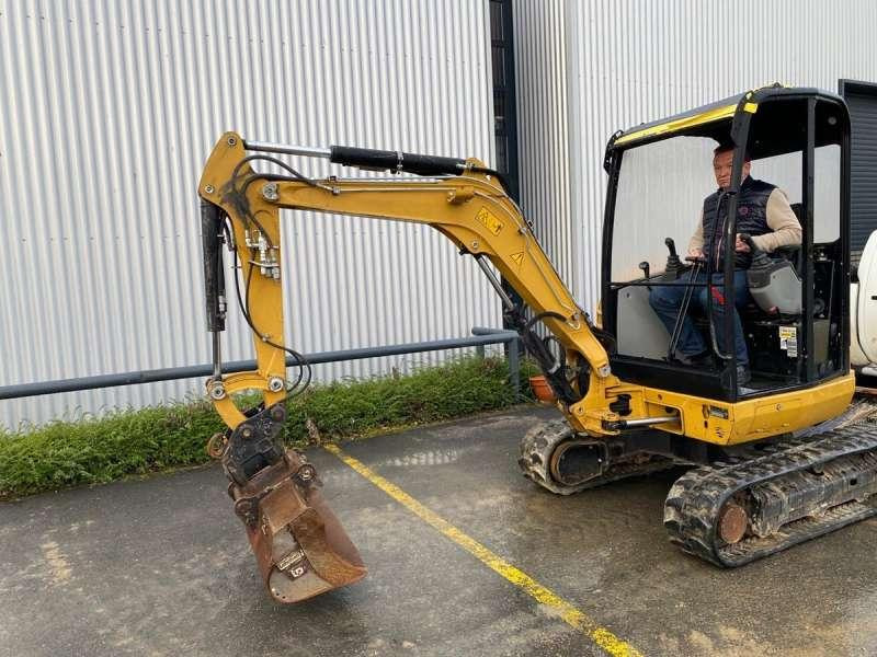 Caterpillar CANOPY 302.7DCR MACHINE SUISSE - Мини багер: снимка 4 Caterpillar CANOPY 302.7DCR MACHINE SUISSE - Мини багер: снимка 4
