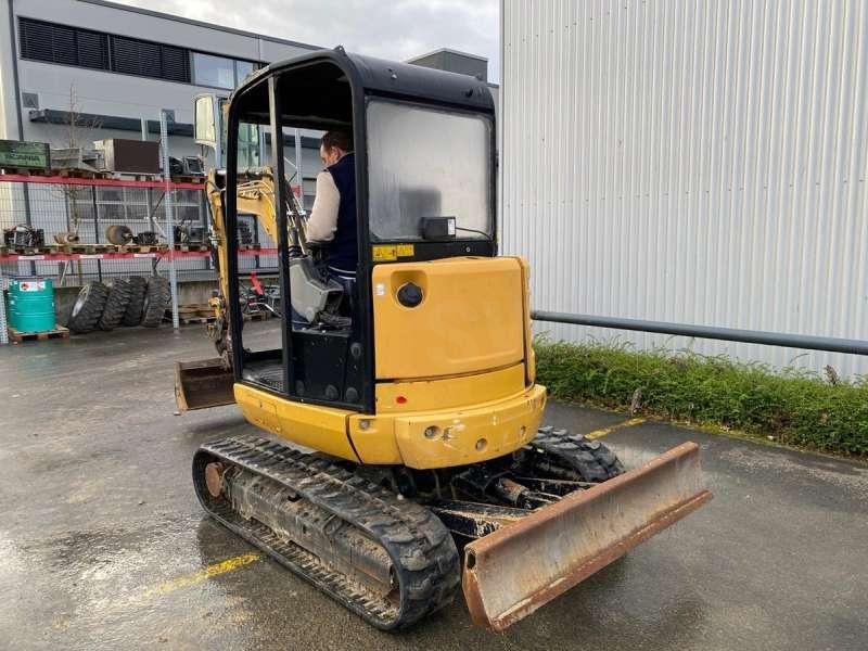 Caterpillar CANOPY 302.7DCR MACHINE SUISSE - Мини багер: снимка 3 Caterpillar CANOPY 302.7DCR MACHINE SUISSE - Мини багер: снимка 3