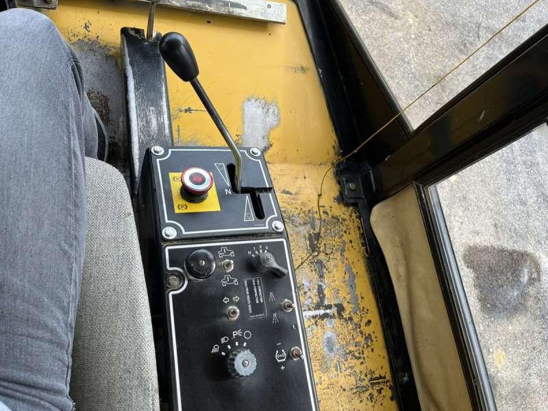 Пневматичен валяк Caterpillar PS300B: снимка 44