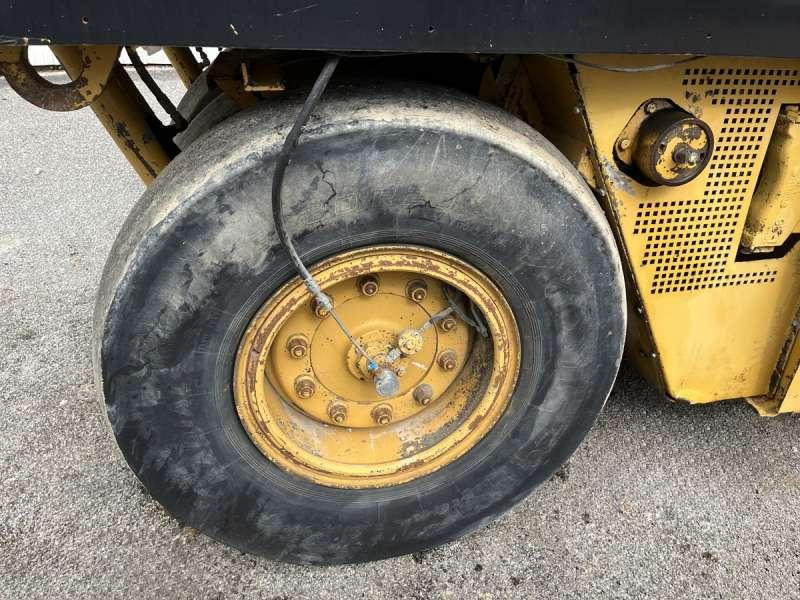 Пневматичен валяк Caterpillar PS300B: снимка 19