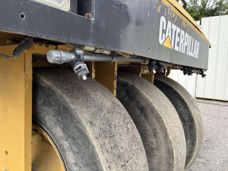 Пневматичен валяк Caterpillar PS300B: снимка 15