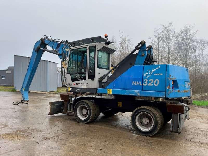 Fuchs MHL 320 - Багер за манипулиране на материали: снимка 4 Fuchs MHL 320 - Багер за манипулиране на материали: снимка 4