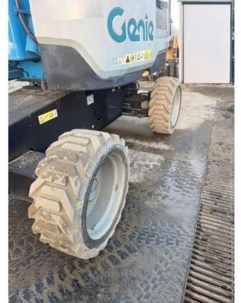 Genie Z60/37 FE HYBRID - Вертикална работна платформа: снимка 5 Genie Z60/37 FE HYBRID - Вертикална работна платформа: снимка 5
