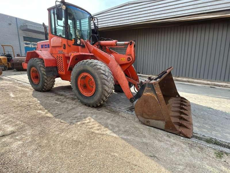 Hitachi W130A - Колесен товарач: снимка 3 Hitachi W130A - Колесен товарач: снимка 3