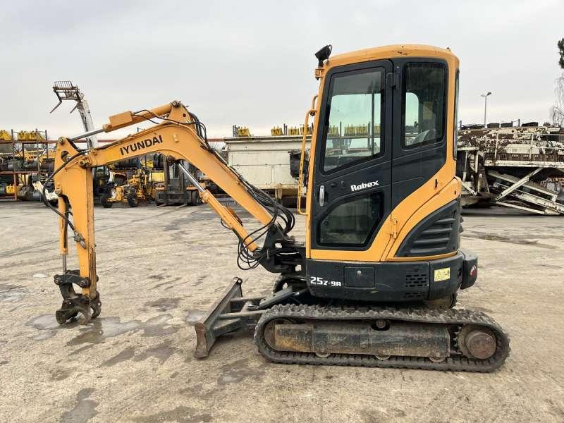 Hyundai ROBEX25Z-9A - Мини багер: снимка 4 Hyundai ROBEX25Z-9A - Мини багер: снимка 4