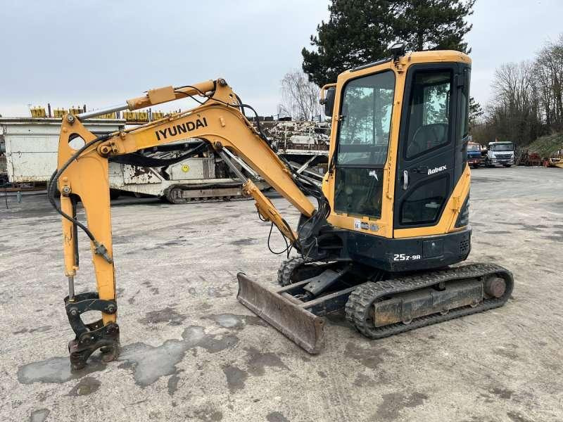 Hyundai ROBEX25Z-9A - Мини багер: снимка 3 Hyundai ROBEX25Z-9A - Мини багер: снимка 3