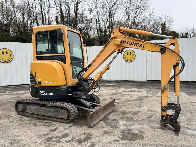 Hyundai ROBEX25Z-9A - Мини багер: снимка 1 Hyundai ROBEX25Z-9A - Мини багер: снимка 1