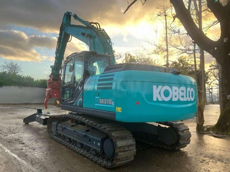 Kobelco SK210LC-10E - Багер за манипулиране на материали: снимка 3 Kobelco SK210LC-10E - Багер за манипулиране на материали: снимка 3