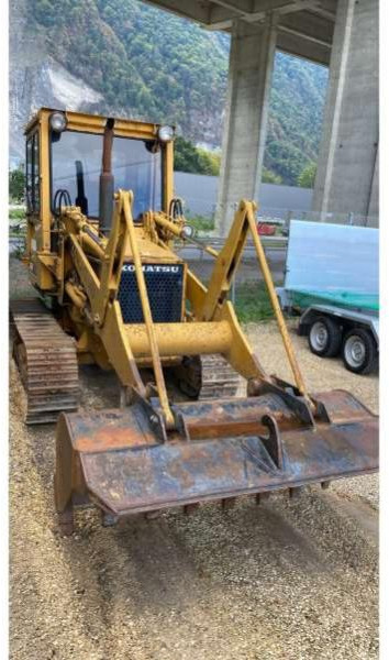 Верижен товарач Komatsu D21S-6: снимка 24