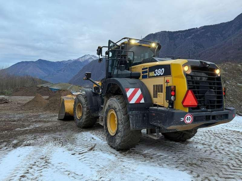 Komatsu WA380-8 - Колесен товарач: снимка 4 Komatsu WA380-8 - Колесен товарач: снимка 4