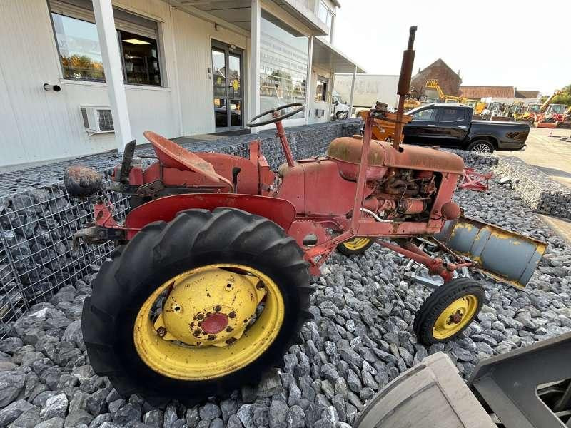 MASSEY-HARRIS PONY 812 - Трактор: снимка 3 MASSEY-HARRIS PONY 812 - Трактор: снимка 3