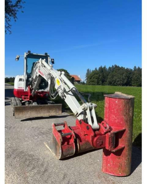 Takeuchi TB235-2 - Мини багер: снимка 2 Takeuchi TB235-2 - Мини багер: снимка 2