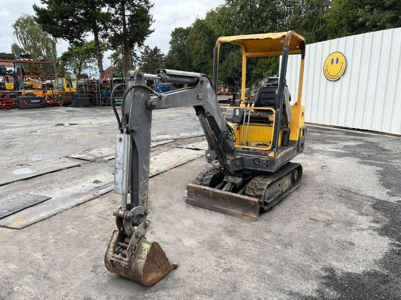 Volvo EB12 - Мини багер: снимка 2 Volvo EB12 - Мини багер: снимка 2
