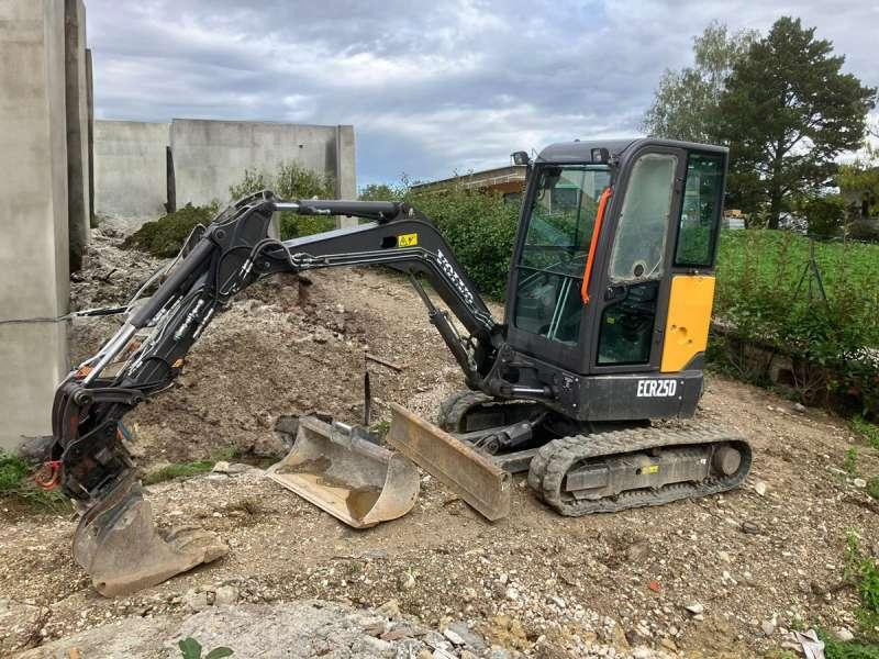 Volvo ECR25D - Мини багер: снимка 1 Volvo ECR25D - Мини багер: снимка 1
