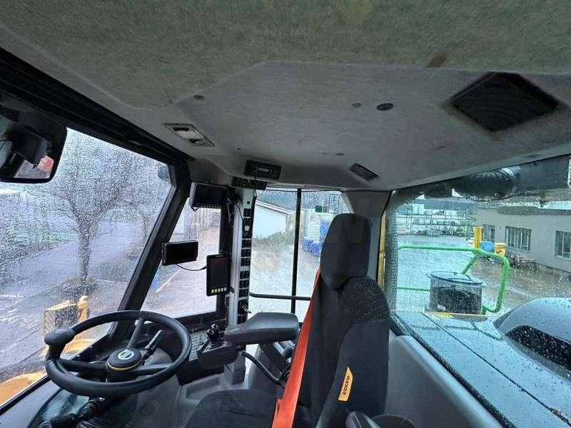 Колесен товарач Volvo L220H: снимка 33
