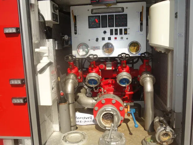 MAN LE 220C GODIVA POMP 2000 LITER TANK,MANUAL GEARBOX - Пожарна кола: снимка 5 MAN LE 220C GODIVA POMP 2000 LITER TANK,MANUAL GEARBOX - Пожарна кола: снимка 5