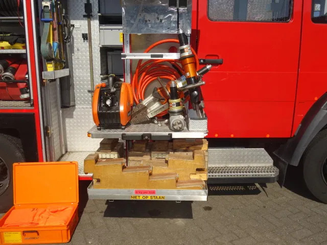 MAN LE 250 godiva pump with holmatro set - Пожарна кола: снимка 3 MAN LE 250 godiva pump with holmatro set - Пожарна кола: снимка 3