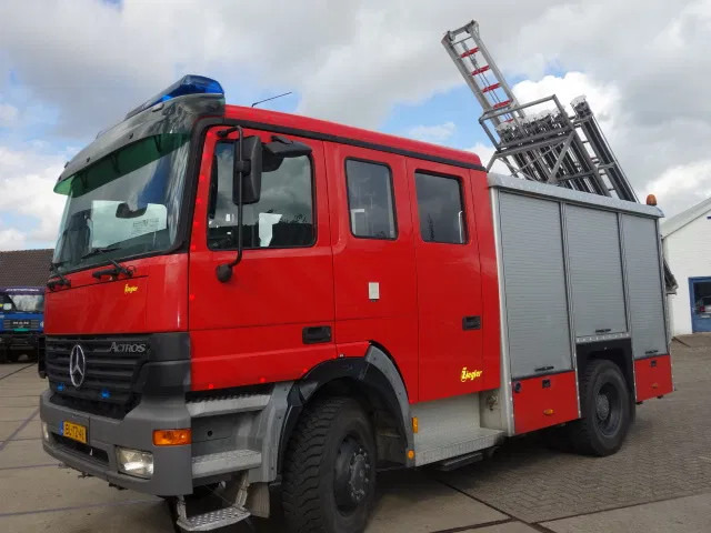 Mercedes-Benz Actros 1831 4X4 ZIEGLER BOMBEROS POMP,2500 L TANK - Пожарна кола: снимка 3 Mercedes-Benz Actros 1831 4X4 ZIEGLER BOMBEROS POMP,2500 L TANK - Пожарна кола: снимка 3
