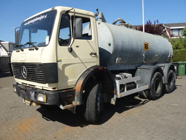 Mercedes-Benz MB 2222 6X4 WATERTANKER WITH PUMP - Камион цистерна: снимка 2 Mercedes-Benz MB 2222 6X4 WATERTANKER WITH PUMP - Камион цистерна: снимка 2