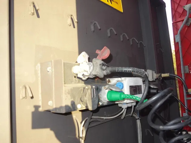 Pacton 3asser drum brakes - Бордово полуремарке/ Платформа: снимка 4 Pacton 3asser drum brakes - Бордово полуремарке/ Платформа: снимка 4