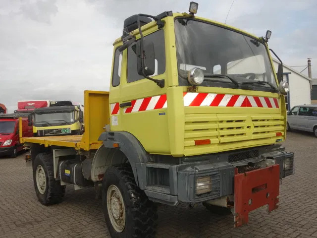 Renault TRM 4X4 MET HYDROLIEKAANSLUITING VOOR BUMPER - Камион фургон: снимка 1 Renault TRM 4X4 MET HYDROLIEKAANSLUITING VOOR BUMPER - Камион фургон: снимка 1