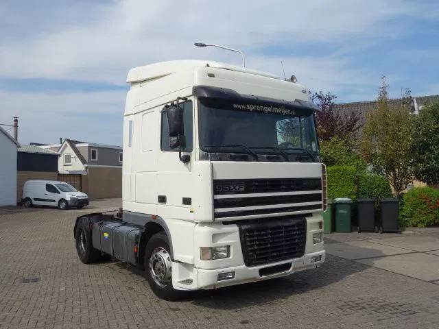 DAF XF 430 EURO3 MANAULE GEAR - Влекач: снимка 2 DAF XF 430 EURO3 MANAULE GEAR - Влекач: снимка 2