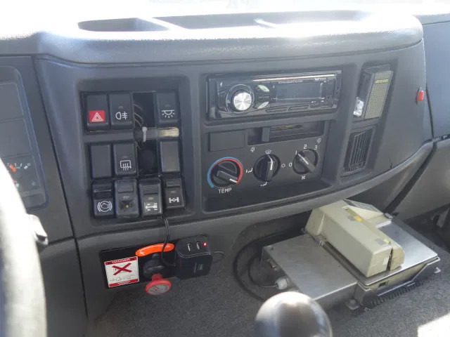 Камион цистерна Volvo FL 240 220PK 12000 LITER STEELSPRINGS: снимка 13 Камион цистерна Volvo FL 240 220PK 12000 LITER STEELSPRINGS: снимка 13