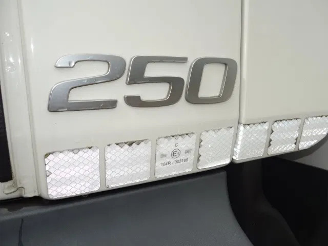 Volvo FL FL250 isothermic box - Камион фургон: снимка 2 Volvo FL FL250 isothermic box - Камион фургон: снимка 2