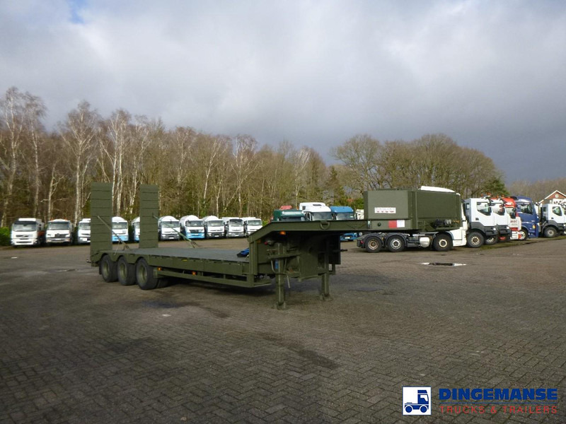 Broshuis 3-axle semi-lowbed trailer E-2130 / 73 t + ramps - Нискорамна площадка полуремарке: снимка 2 Broshuis 3-axle semi-lowbed trailer E-2130 / 73 t + ramps - Нискорамна площадка полуремарке: снимка 2
