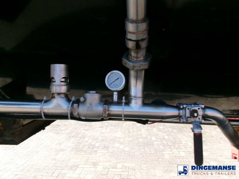 Clayton Bitumen tank inox 33 m3 / 1 comp + ADR - Полуремарке цистерна: снимка 5 Clayton Bitumen tank inox 33 m3 / 1 comp + ADR - Полуремарке цистерна: снимка 5
