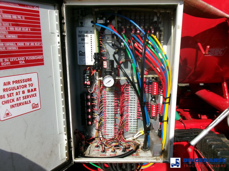 Каналопочистваща машина DAF CF 75.310 6x4 RHD Whale vacuum tank 11.8 m3 / 2 comp: снимка 14