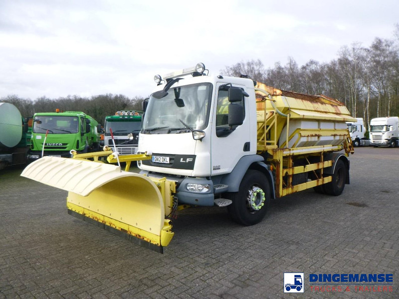 DAF LF 55.220 4X2 RHD salt spreader / gritter - Снегорин: снимка 1 DAF LF 55.220 4X2 RHD salt spreader / gritter - Снегорин: снимка 1
