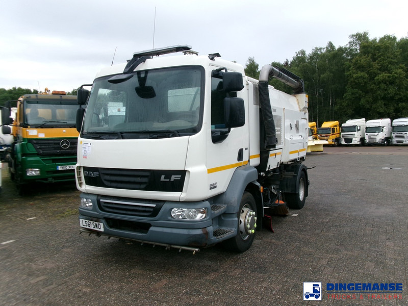 DAF LF 55.220 4x2 Scarab sweeper - Мотометачна машина: снимка 1 DAF LF 55.220 4x2 Scarab sweeper - Мотометачна машина: снимка 1