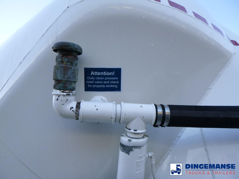 Полуремарке цистерна Feldbinder Powder tank alu 36 m3 / 1 comp: снимка 9 Полуремарке цистерна Feldbinder Powder tank alu 36 m3 / 1 comp: снимка 9