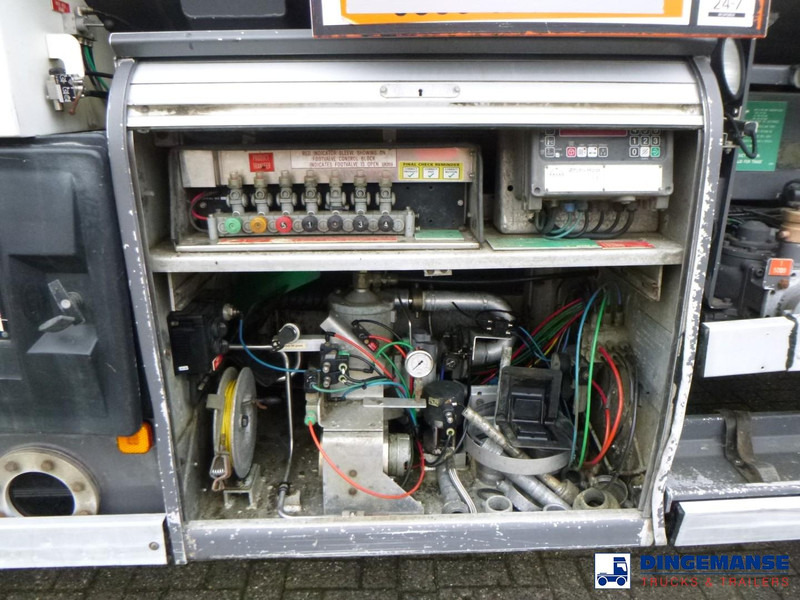 Камион цистерна MAN TGS 26.320 6X2 RHD fuel tank 20 m3 / 4 comp: снимка 14