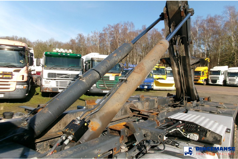 Лизинг на Mercedes-Benz Antos 2543 6x2 Euro 6 Marrel container hook 18t Mercedes-Benz Antos 2543 6x2 Euro 6 Marrel container hook 18t: снимка 16