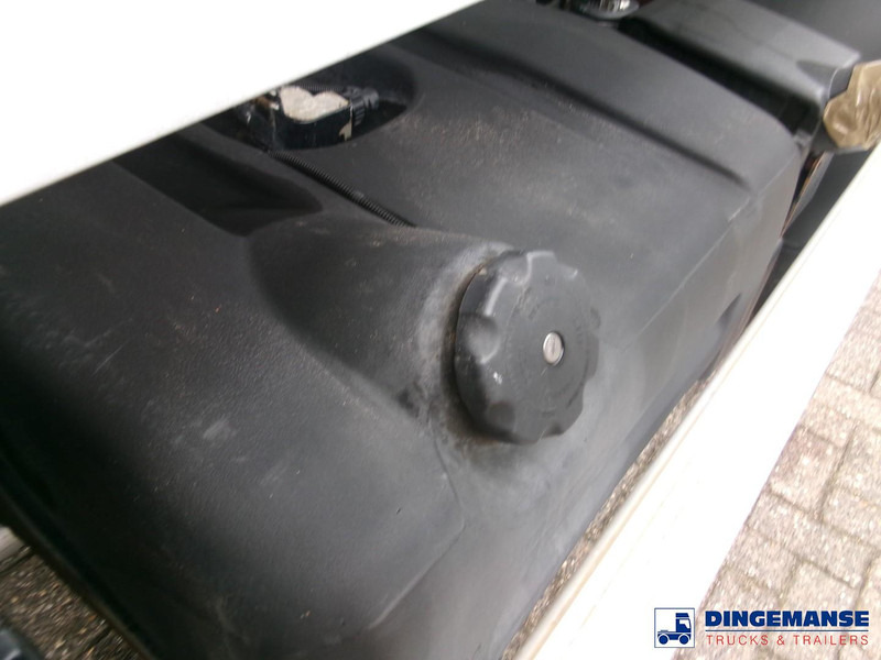 Renault Midlum 280 Dxi 4x2 fuel tank 11.3 m3 / 3 comp - Камион цистерна: снимка 5 Renault Midlum 280 Dxi 4x2 fuel tank 11.3 m3 / 3 comp - Камион цистерна: снимка 5